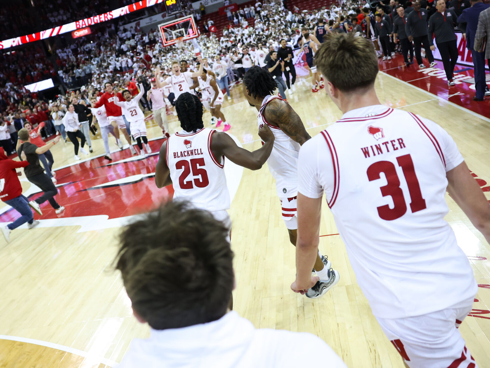 'Shock the world': Fans relish Wisconsin men's basketball's upset of No. 9 Arizona